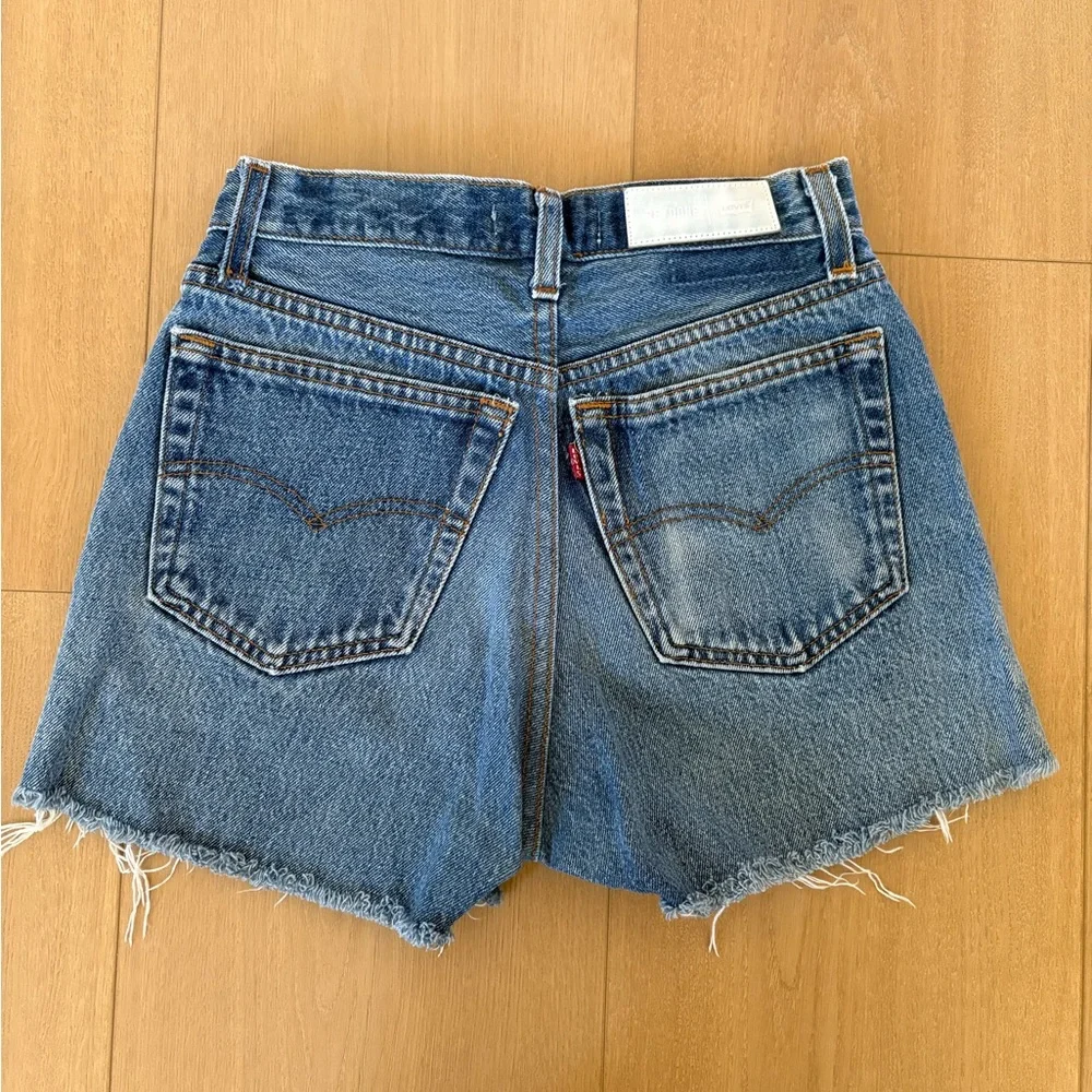 Re/Done Levi’s The High Rise Shorts Denim 24 - Picture 2 of 3